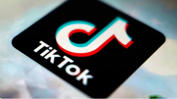 Negli Stati Uniti aumenta il numero di utenti che disinstallano TikTok, mentre l’app UpScrolled guadagna popolarità.