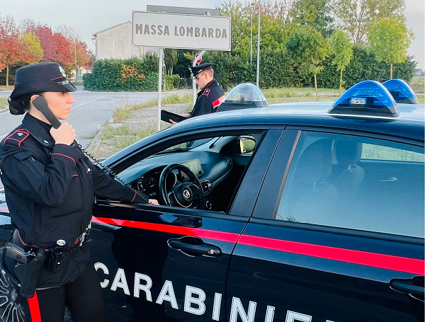 Massa Lombarda: sorpreso con merce rubata e un coltello, denunciato dai Carabinieri