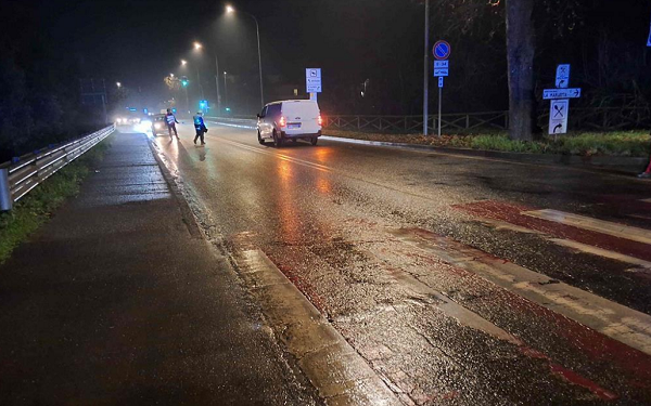Grave incidente stradale in via Pisacane: pedone investito sulle strisce