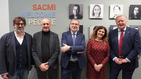 L’IA sbarca in SACMI a Imola: le cooperative promettono di cambiare tutto (ma la vera partita è il controllo dei dati)