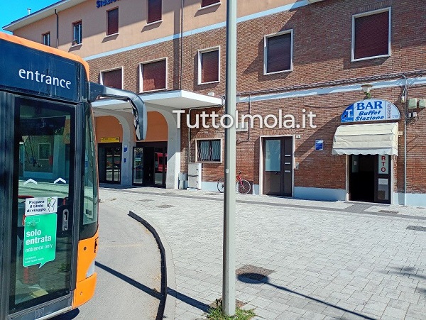 Imola, ennesima rissa alla stazione: balordi e baby gang spadroneggiano. Ora basta, serve la Polizia fissa o scoppia il caos