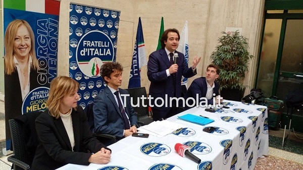 Fratelli d’Italia presenta ufficialmente Nicolas Vacchi candidato sindaco: «Imola merita di più, Imola merita meno tasse e meno burocrazia»