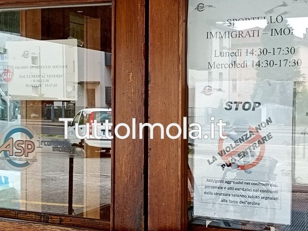 ASP Imola – Il cartello e le auto sfasciate: quando il rapporto tra servizi sociali e cittadini si rompe