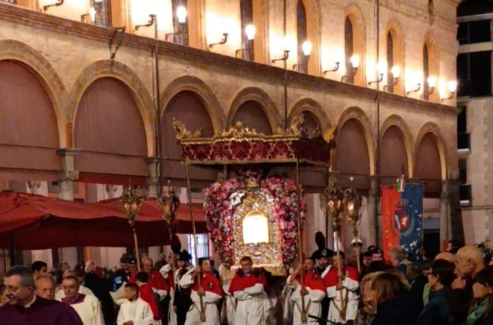La Beata Vergine del Piratello – l’abbraccio elettorale del PD imolese alla Madonna