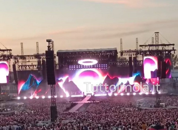 Cesare Cremonini inaugura la Music Park Arena di Imola con un grande sold out