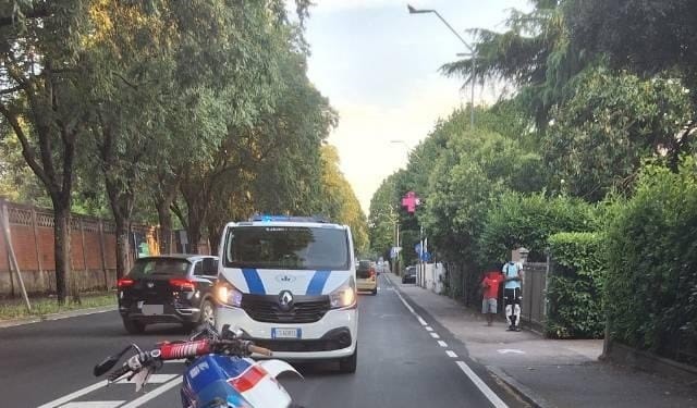 Grave incidente a Imola: scontro tra auto e moto, 43enne trasportato in elicottero al Maggiore