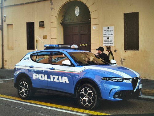 Imola, semina il caos al Pronto Soccorso e poi assalta il Commissariato: arrestato dalla Polizia di Stato