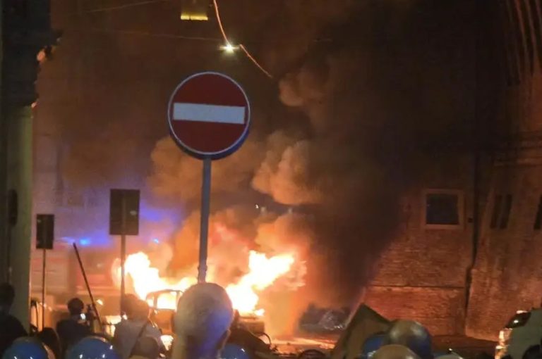 Gravi disordini a Bologna: 64 agenti feriti e ingenti danni nel centro storico