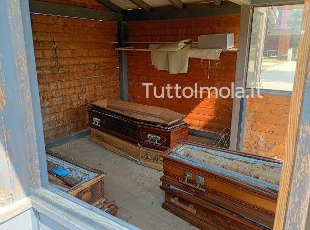 Cimitero del Piratello, Carapia (FdI): “Una discarica a cielo aperto che offende la memoria dei nostri defunti. La Giunta esca dal silenzio e intervenga subito”.