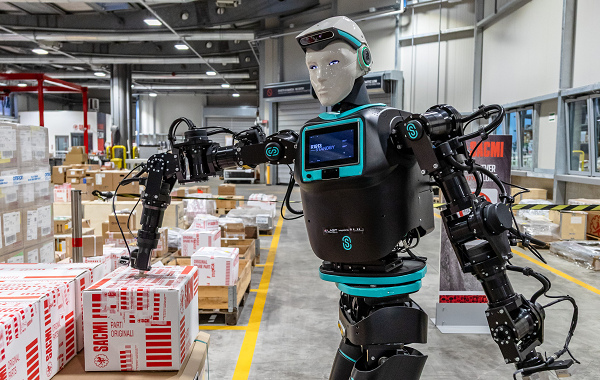 SACMI inaugura il nuovo laboratorio ceramico e punta sui robot umanoidi: aiuteranno davvero a creare lavoro?