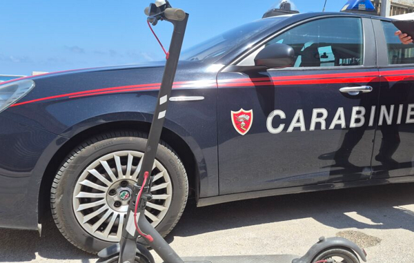 Incidente a Castel San Pietro Terme: monopattino senza casco, targhino e assicurazione. Le multe, sommate, partono da 175 euro.